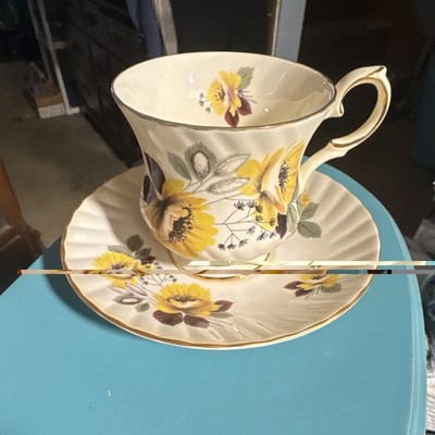 Elizabethan Fine Bone China Floral Cup & Saucer Yellow Pattern England