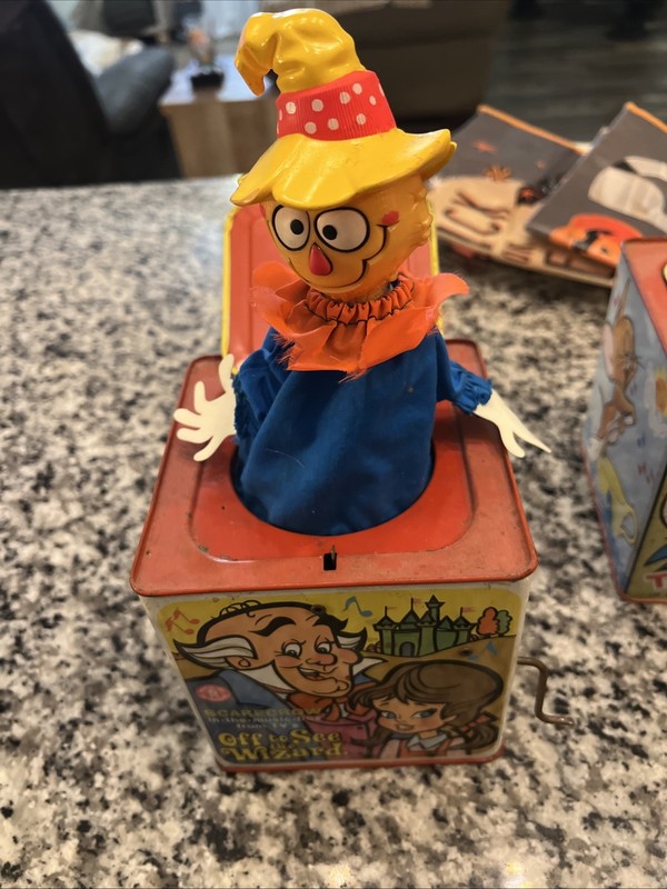 Vintage 1967 Scarecrow Off To See The Wizard, Jack In The Box AS-IS