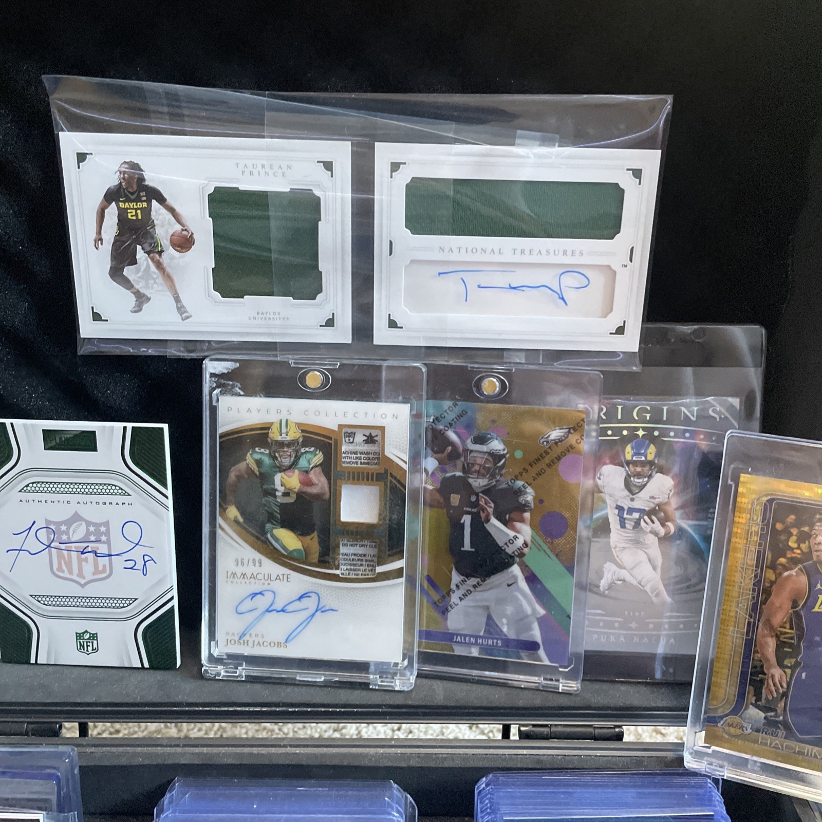 LOT OF 500 SPORTS CARDS! NUMBERED, BOOKLET, PATCH, AUTOS CRAZY DEAL! CRAZY CARDS view 3
