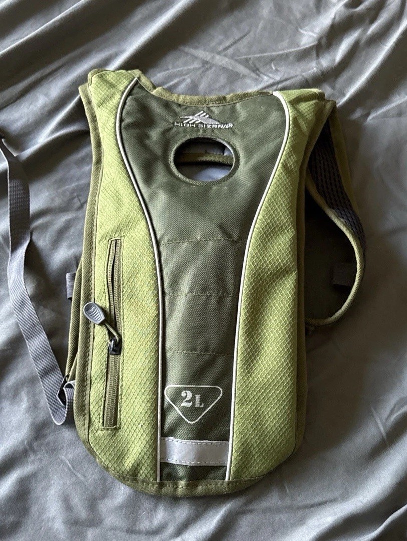 High Sierra 2L Hydration Pack *Used Once* Green, With Bladde