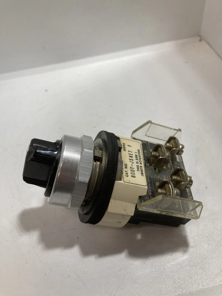 ALLEN BRADLEY 800T-J5KE7A SELECTOR SWITCH 3 POS 1NO/1NC SP RET FROM LEFT SER F - Image 3 of 4
