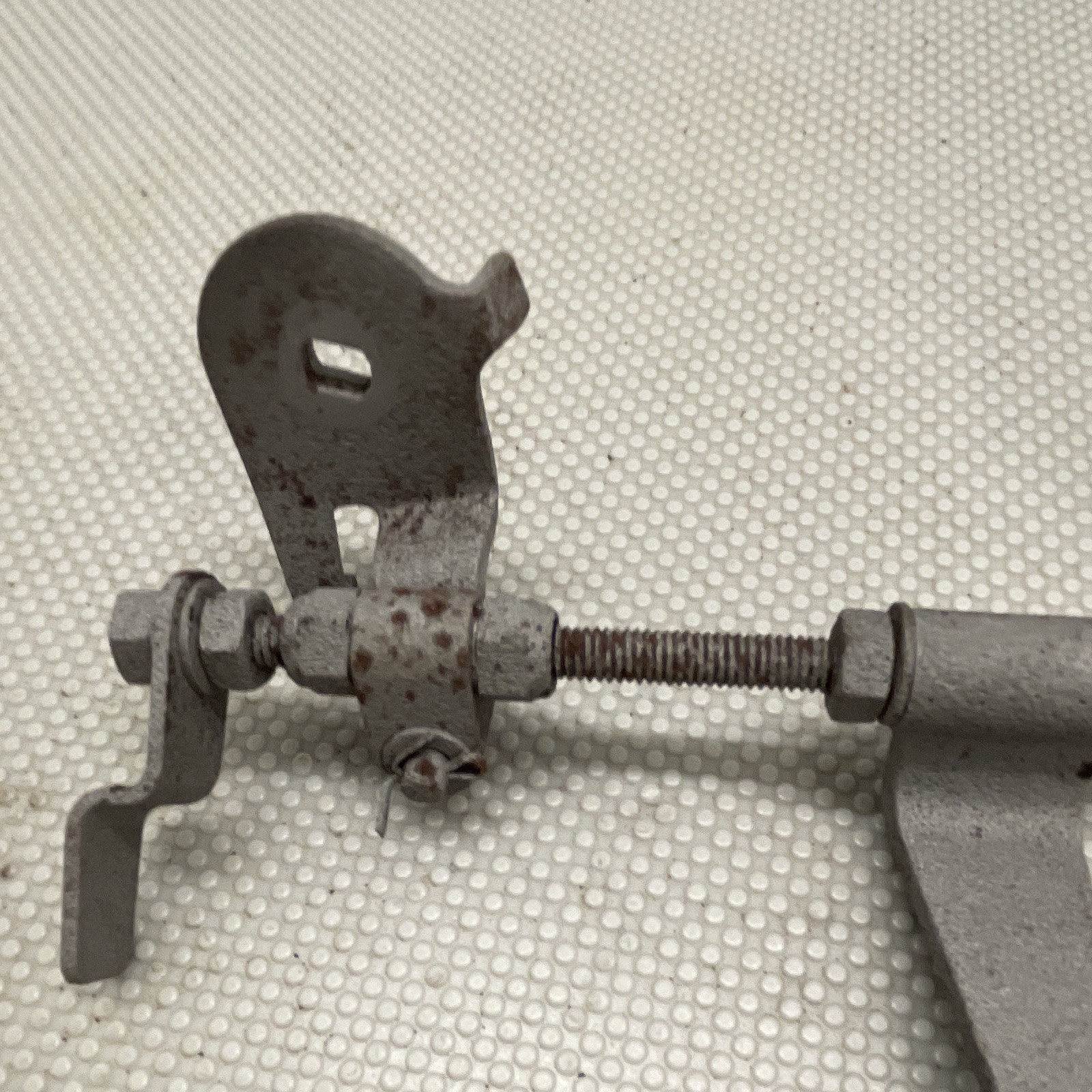Ferrari Dino 246 1972 Throttle linkage