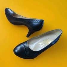 Vintage Salvatore Ferragamo Black Leather Cap-Toe Pumps Womens Shoes Size 7.5