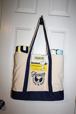 Northwest Group Peanuts 2 beach towels (30x60in) with navy tote