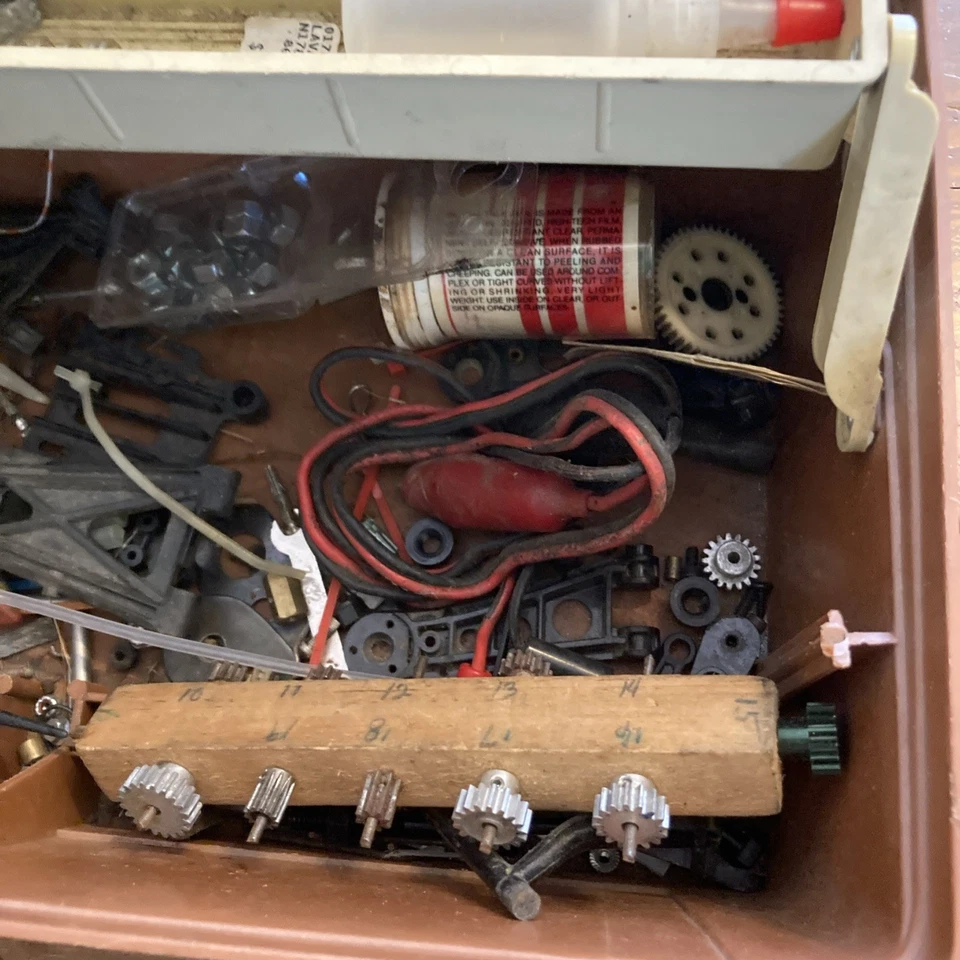 Vintage TAMIYA GRASS HOPPER R/C Buggy w Remote & Parts Box - Image 4 of 4