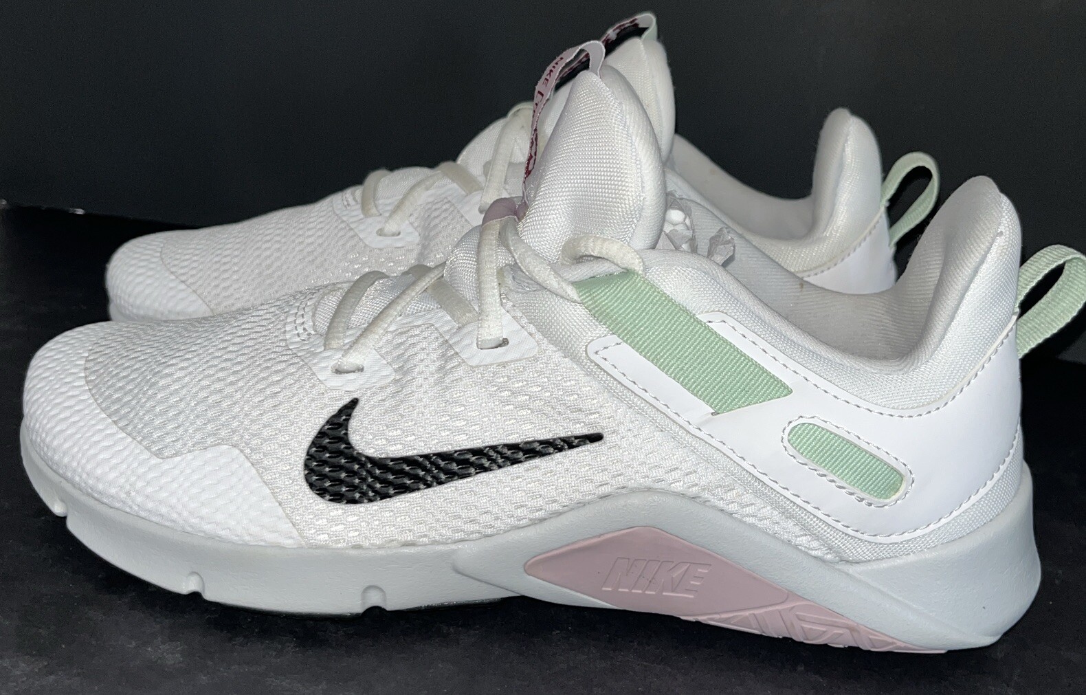 Nike Legend Essential White Pistachio Green Lilac Sneaker Women's Sz 9 thumbnail 2