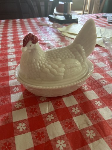 Vtg White Milk Glass Hen On Nest Covered Dish 7.5" butter sugar Candy Dish 1900s - 第 1/2 張圖片