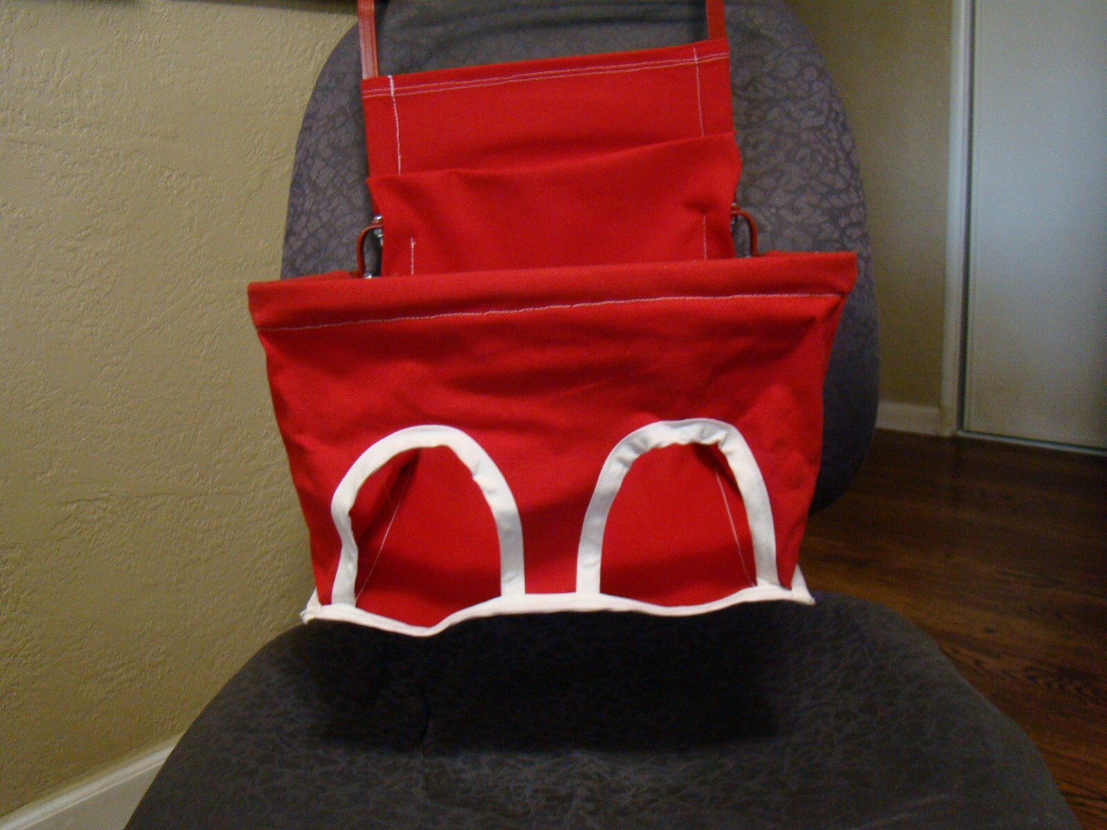 red-vintage-style-child-chair-baby-seat-antique-baby-seat-for-classic