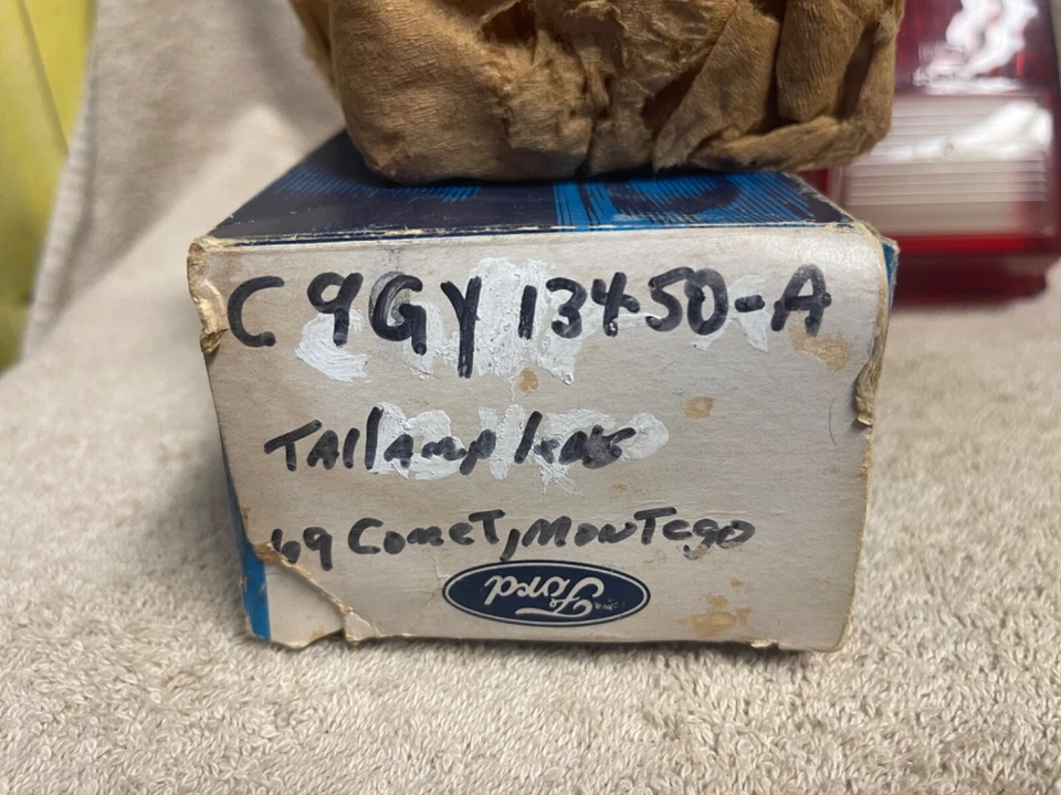NOS FORD C9GY-13450-A 1969 MERCURY MONTEGO COMET LH RH TAILLIGHT LENS - Image 2 of 4