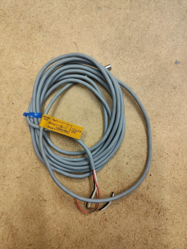 OMRON E2E-CR8C1 12~24VDC Proximity Sensors INDUCTIVE 2M NPN NO         NEW - Image 2 of 3
