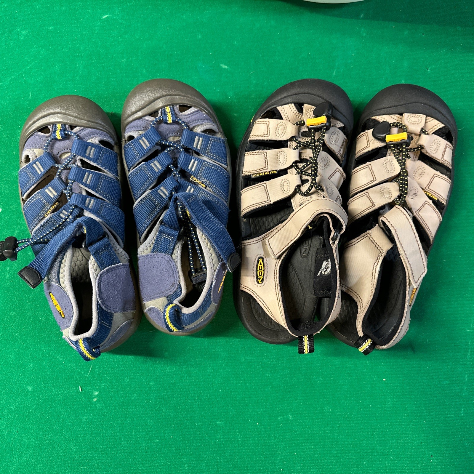 Due paia di sandali Keen Newport H2 Youth Big Kid taglia 2 e taglia 3 punta chiusa ECCELLENTI