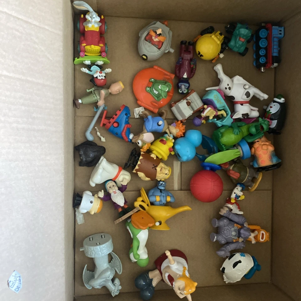 Lote de juguetes más de 150 dibujos animados mixtos Disney comida rápida PVC plástico retro usados vintage  Foto 2 de 4