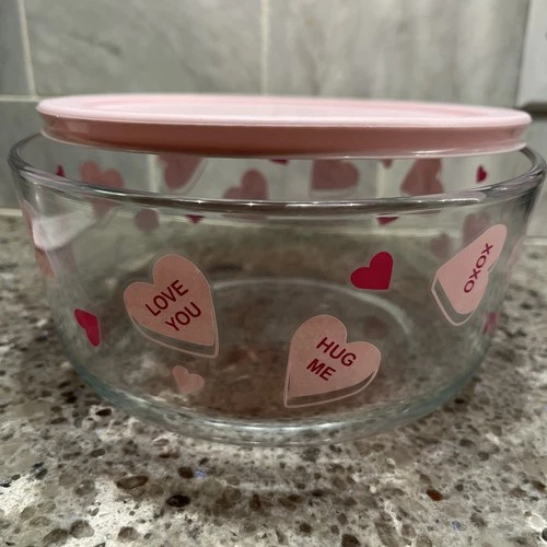 Pyrex Conversation Heart Valentine  Bowl 7 Cup EUC