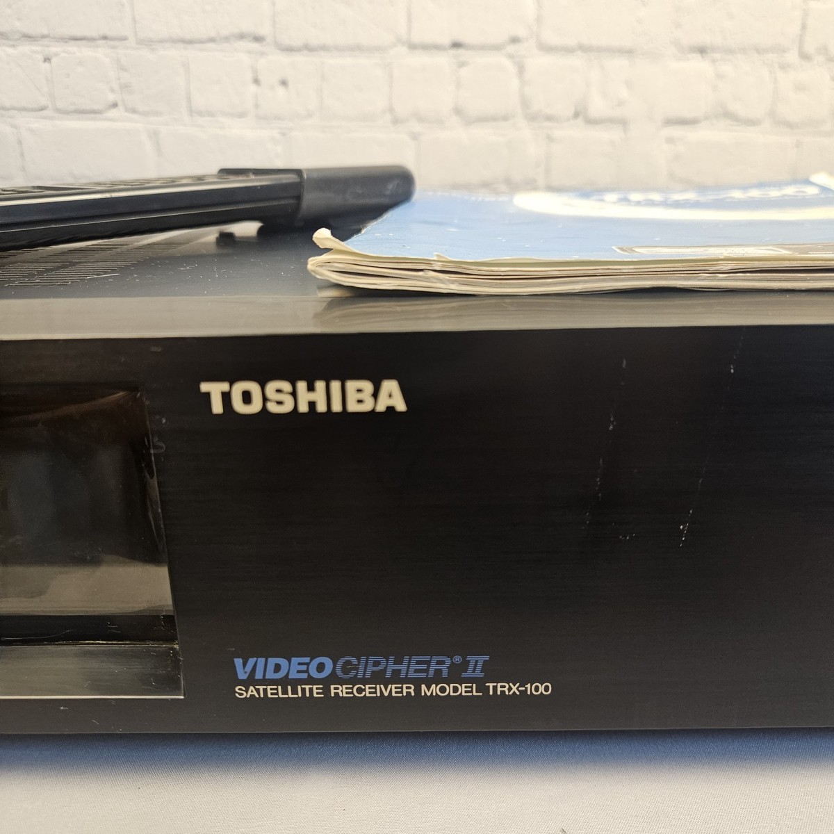 Toshiba TRX-100 VideoCipher II Tested Working w/ Remote Manual