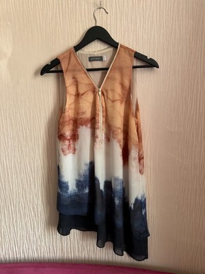 Mint Velvet sleeveless blouse featuring a V-neckline with a gold zipper size L