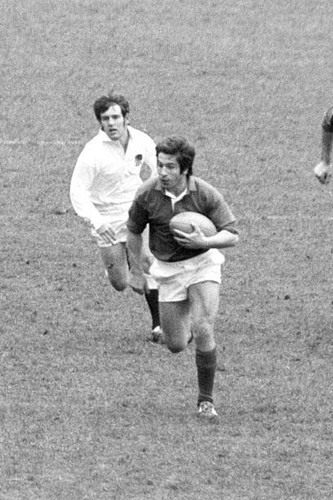 France's Jack Cantoni  C, R  Outpaces England's Ian Wright  C, L  As Teammate Roland Bertranne R Offers Support In The Lead Up To Frances First Try Scored By Bertranne 2kf5hp9
