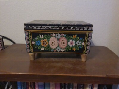 Vintage Collectible Mexican Folk Art Large 10 1/4'' Olinala Wood Box with Flowers