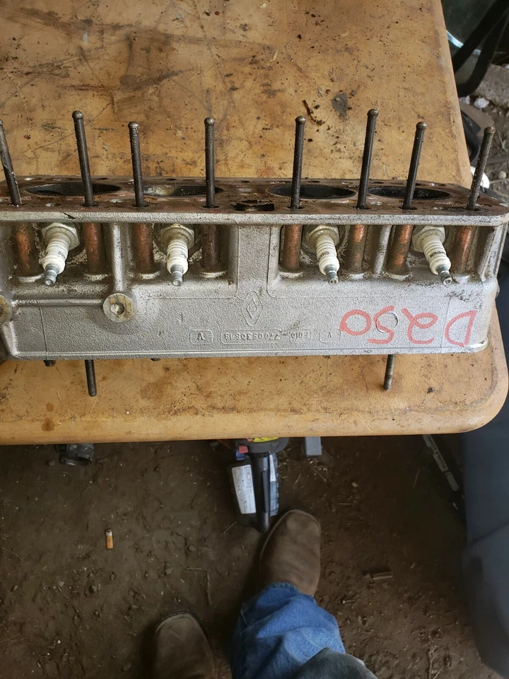 Rueda Caballo D-250 Tractor Renault 800 19.9HP Motor Culata Foto 2 de 3