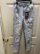 New Never Worn No Boundaries Super High Rise Curvy Destructed Skinny Jeans. Cute