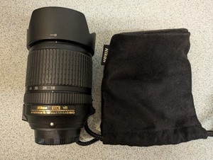 Nikon 18-140mm VR AF-S DX NIKKOR  f/3.5-5.6G ED with Pouch Excellent Condition