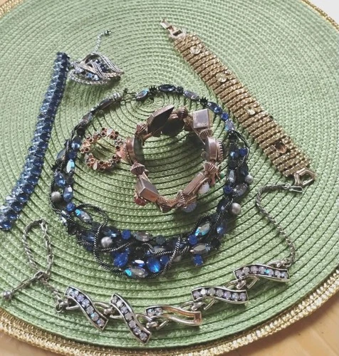 Lot Of Vintage Broken Costume Jewelry For Parts Repair Necklaces Bracelets Pins