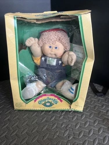 1984 Coleco Cabbage Patch Kids Original Packaging, Certificate Van Manfred NIB