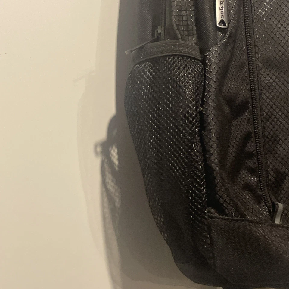 "Mochila acolchada de viaje Targus negra para computadora portátil de 15-17"""  Foto 4 de 4