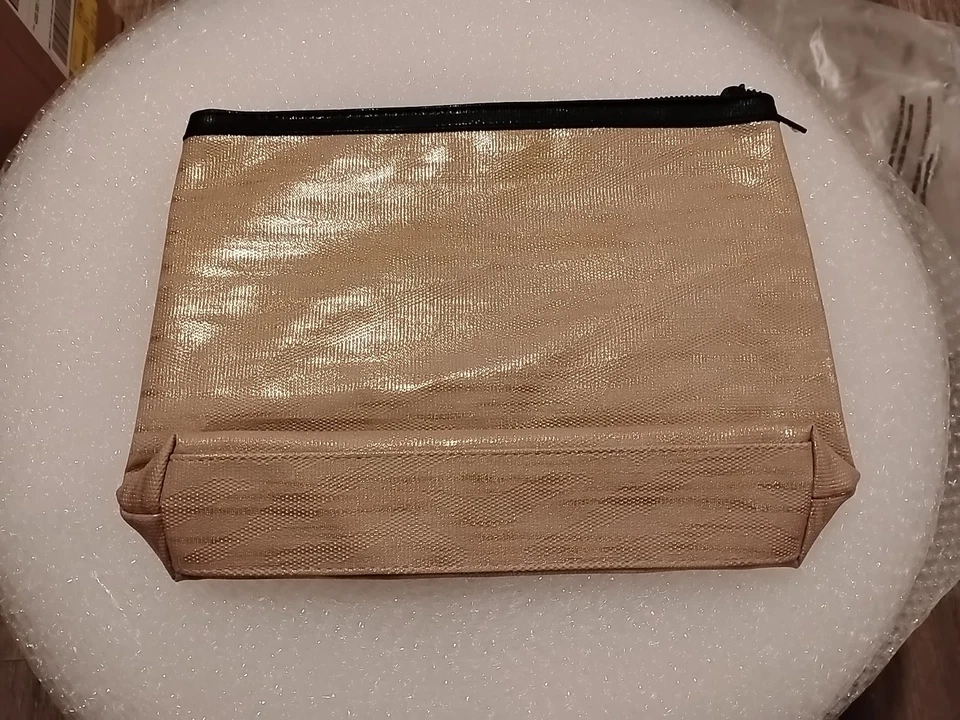 Bolso de Maquillaje Cosmético LANCOME Forrado Metálico Dorado con Cremallera Nuevo 2025 GWP Foto 2 de 4