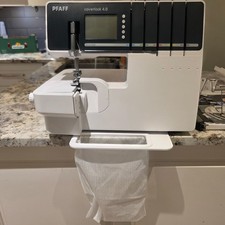 NEW open box PFAFF Coverlock 4.0 - Overlock &...