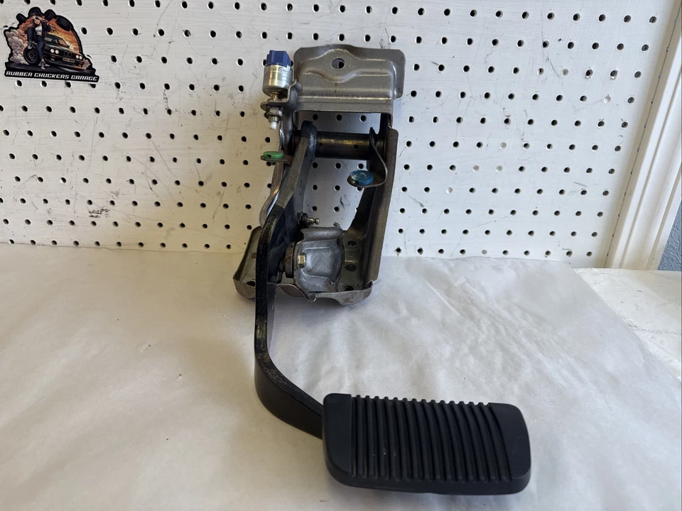 Toyota Tundra 2000-2006 montaje de pedal de freno original OEM Foto 2 de 4