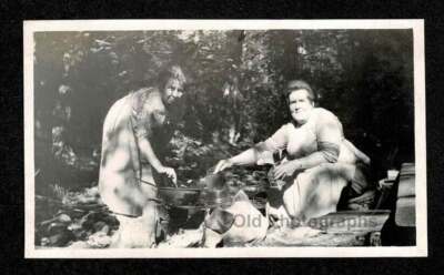 WOODS 2 WOMEN CAMPFIRE COOKING OLD/VINTAGE PHOTO SNAPSHOT- D442
