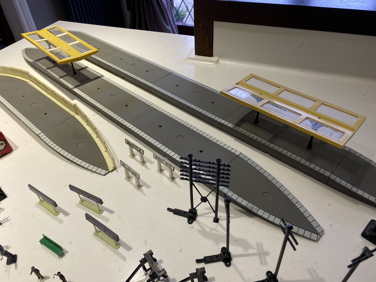 Job Lot Hornby OO Gauge Platforms, Shelters, Signals and Accessories