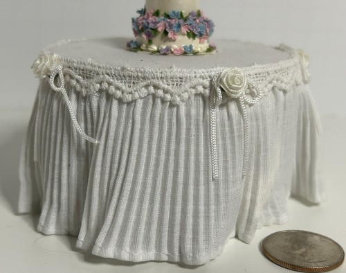 Artisan DOLLHOUSE Miniature Wedding Cake Table Glass Heart Swan Cake Topper - Picture 12 of 13