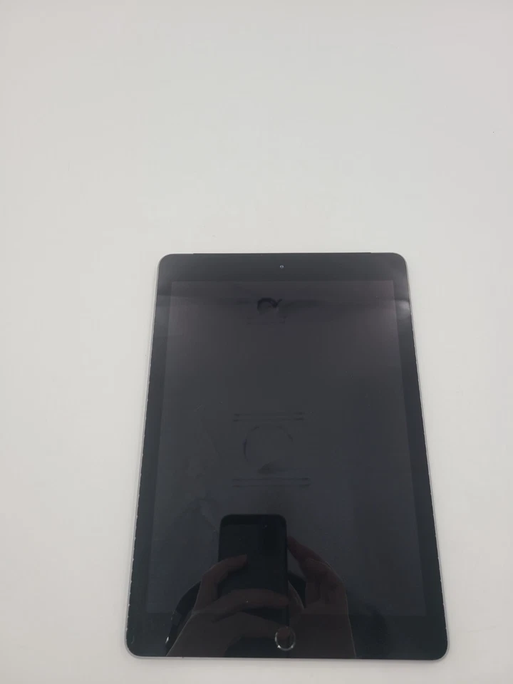 Apple iPad 6th Gen. A1954 Wi-Fi and 4G UNLOCKED Any Carrier Black 128GB iOS 18.5 - Image 3 of 4