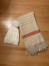 Nanette Lepore 2-Piece Knit Hat Scarf Set Houndstooth Pom Pom Fringe
