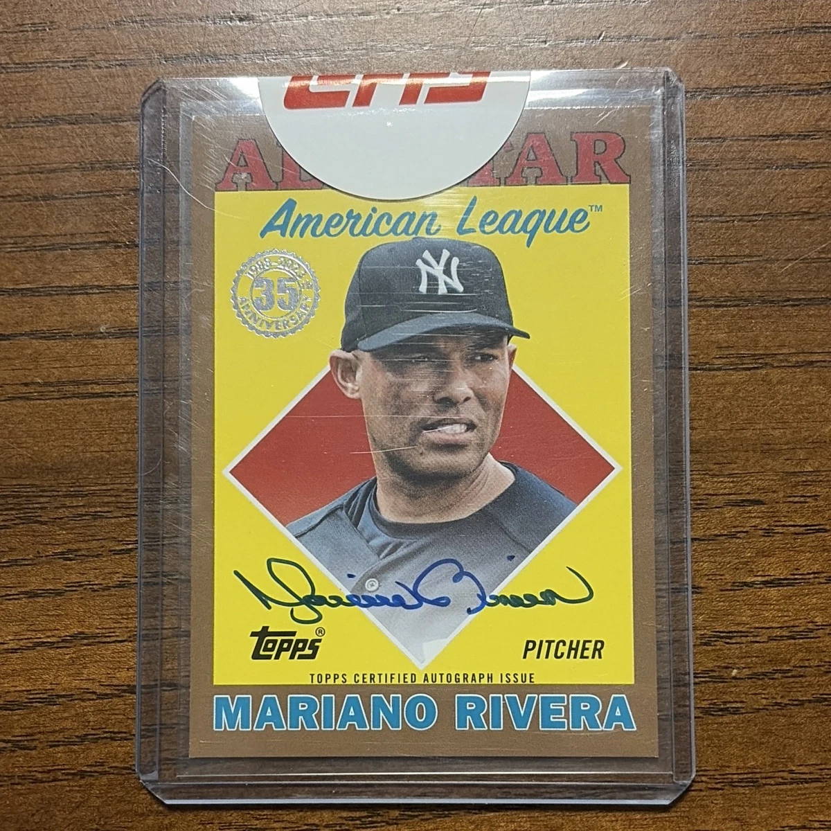 Topps Mariano Rivera Autographed Baseball Sports Trading Cards 