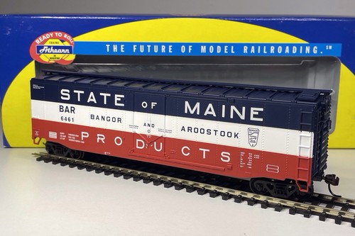 Athearn 7030 HO 50’ Plug Door Box Car Wagon BAR State of Maine rot weiß blau | Zustand: Used