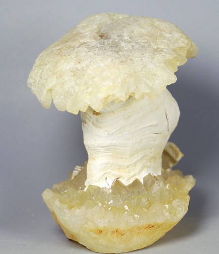 Beautiful Natural Agate Crystal Cluster Quartz Crystal Like a ship -Madagascar - Picture 5 of 11
