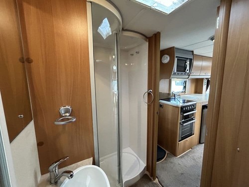 2010 SWIFT CHALLENGER 4 BERTH TOURING CARAVAN - Picture 6 of 20