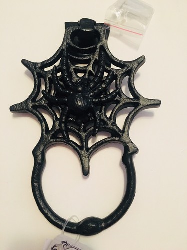 HALLOWEEN SCHWERMETALL-SPINNE IN WEB TÜRKLOPFER DEKOR GOTH PURPURROT TOR - Bild 2 von 7