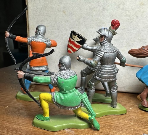 Vintage 1960s Britains Ltd 15th Century Knight Plastic Toy Soldiers Hong Kong - Picture 8 of 18