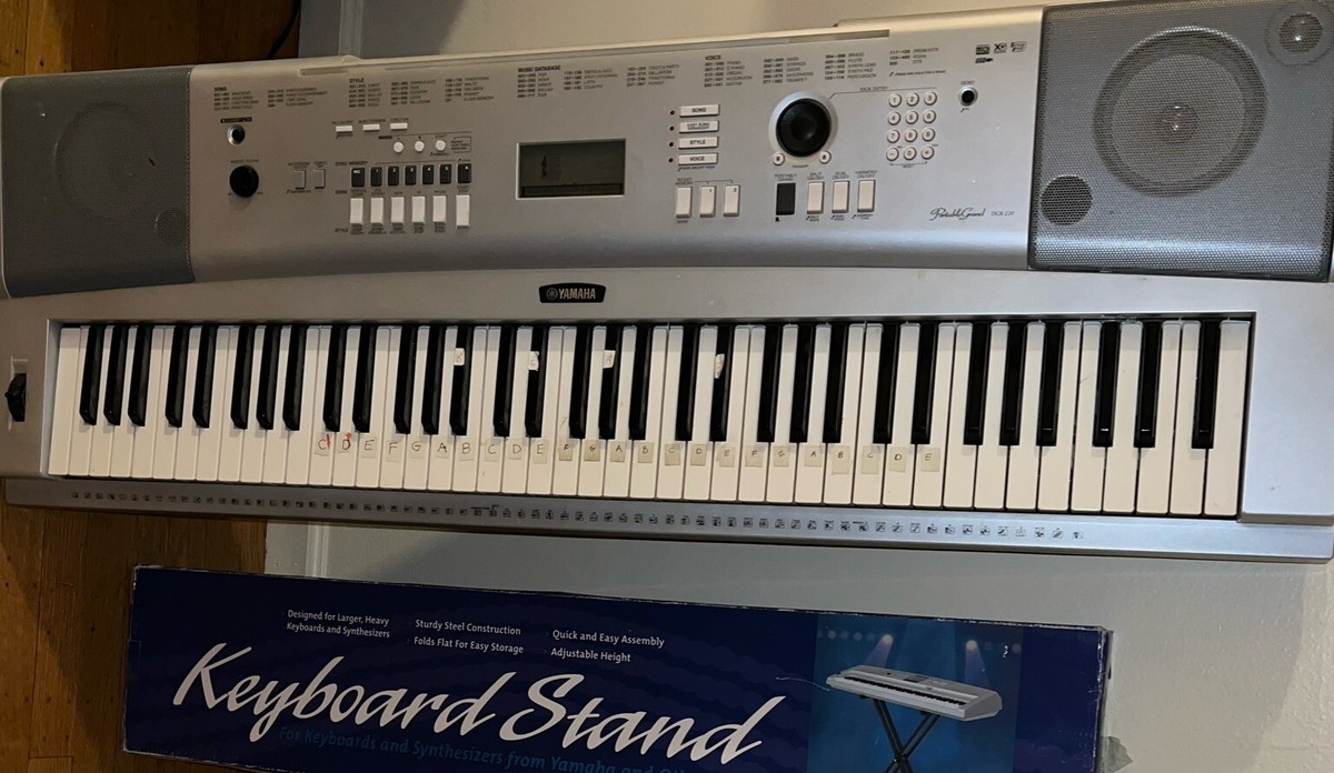 えすさんYAMAHA 76鍵盤 電子キーボード DGX-220 ヤマハ えすさん様専用YAMAHA 76鍵盤 電子キーボード DGX-220 ヤマハ