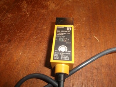 New Omron E3S-RS30B4-30 Photoelectric Switch