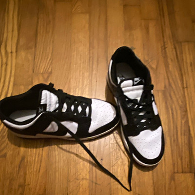 Nike Men's Black/White Colorblock Low Top Lace-Up Athletic Sneakers