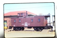 ROCK ISLAND CABOOSE 17958 oelwein ia 10-11-93 35mm kodak train photo slide depot
