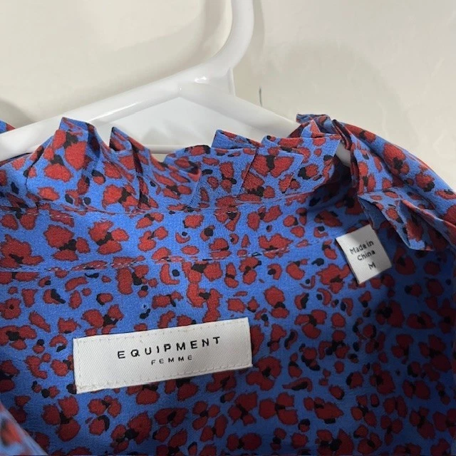 Blusa de seda Equipment para mujer mediana azul roja floral lazo con lazo cuello camisa superior Foto 3 de 4