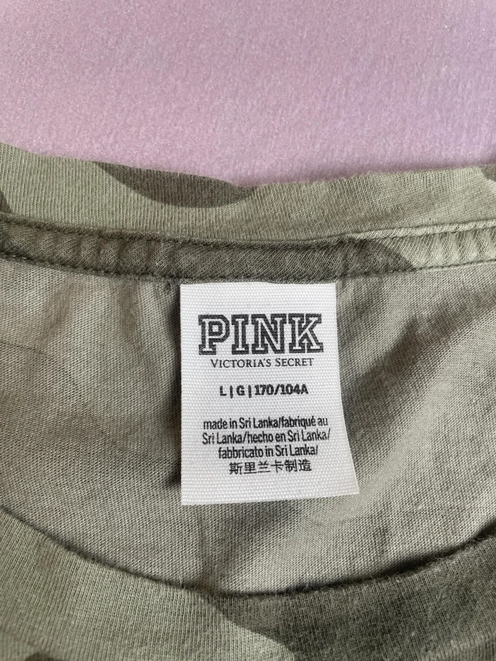 Camiseta feminina rosa Victoria's Secret grande verde camuflada logotipo lantejoulas BLING - Imagem 2 de 4
