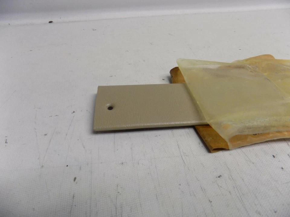 Nuevo OEM 1984-1994 Ford Tempo Mercury Topacio Delantero Derecho Borde Superior Moldura Techo Foto 2 de 3