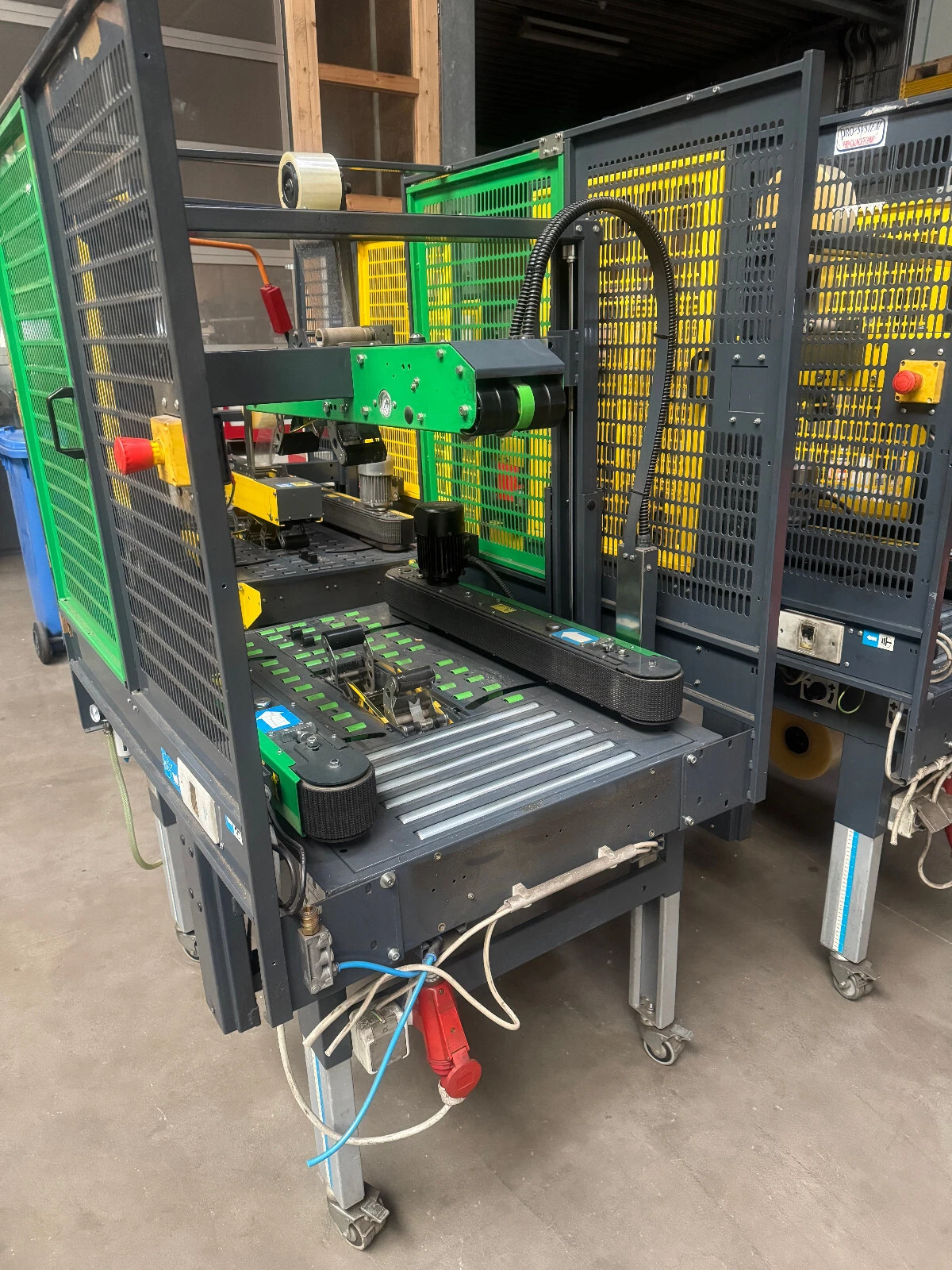 Kartonverschlussmaschine Kartonverschließer Kartonklebemaschine