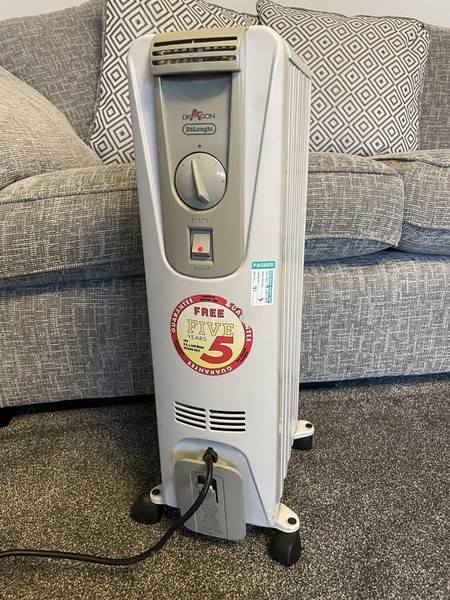 Radiador Delonghi Dragon Lleno de Aceite 1200W Clean London Collection Offwhite Cream